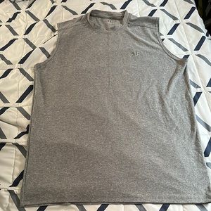 Under Armour sleeve less Shirt Sz M